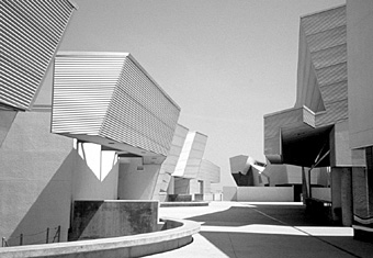 Morphosis mit Thomas Blurock Architects, Diamond Ranch High School, Pomona 2000  / ©Bild: Ulama